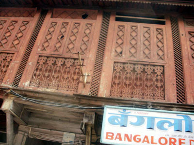 the woodwork grills on 2nd stories of the streets in Baba's old Poona neighborhood, very distinct, a little reminiscent of Swiss chalets, somehow.